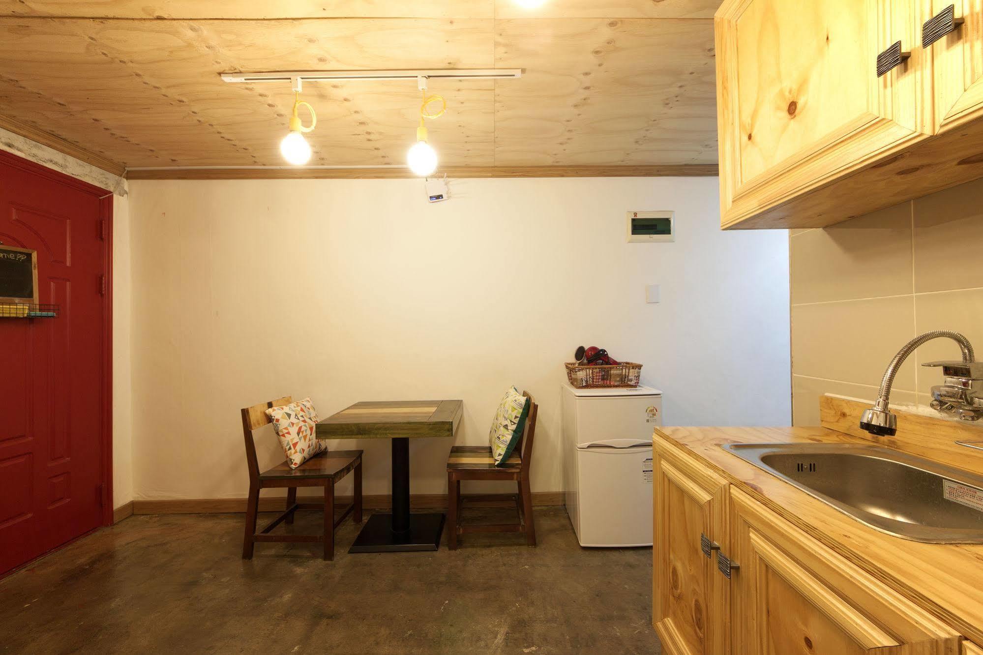 Hongdae Lazy Fox Hostel In Séoul Extérieur photo